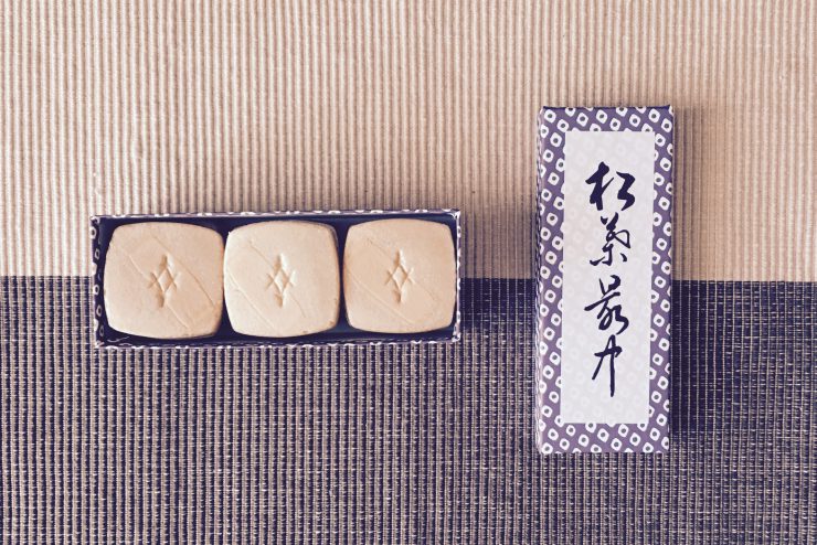 神田【ささまの松葉最中】姿勢を正して頂たくなる凛とした最中。｜あん  