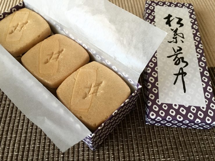 神田【ささまの松葉最中】姿勢を正して頂たくなる凛とした最中。｜あん  