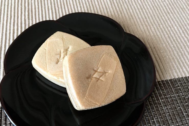 神田【ささまの松葉最中】姿勢を正して頂たくなる凛とした最中。｜あん  